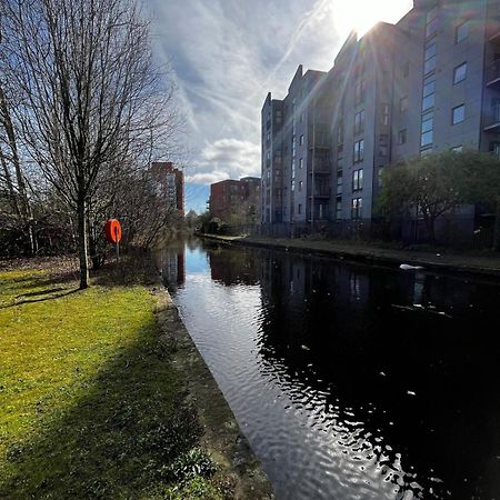 Serene 2-Bed Flat With Canal Views - Coop Live & Ethiad 맨체스터 외부 사진