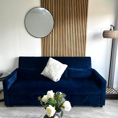 Serene 2-Bed Flat With Canal Views - Coop Live & Ethiad 맨체스터 외부 사진