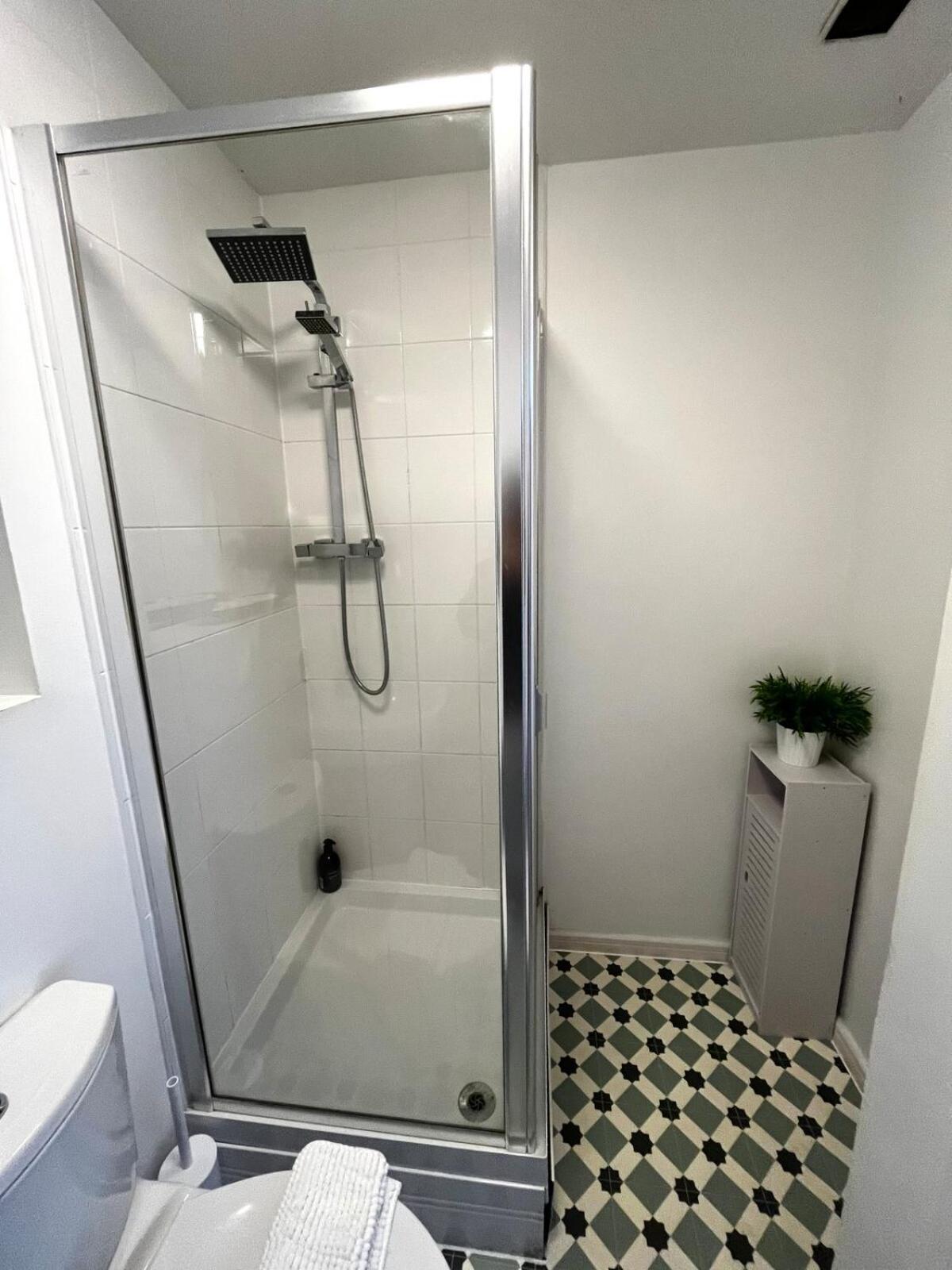 Serene 2-Bed Flat With Canal Views - Coop Live & Ethiad 맨체스터 외부 사진
