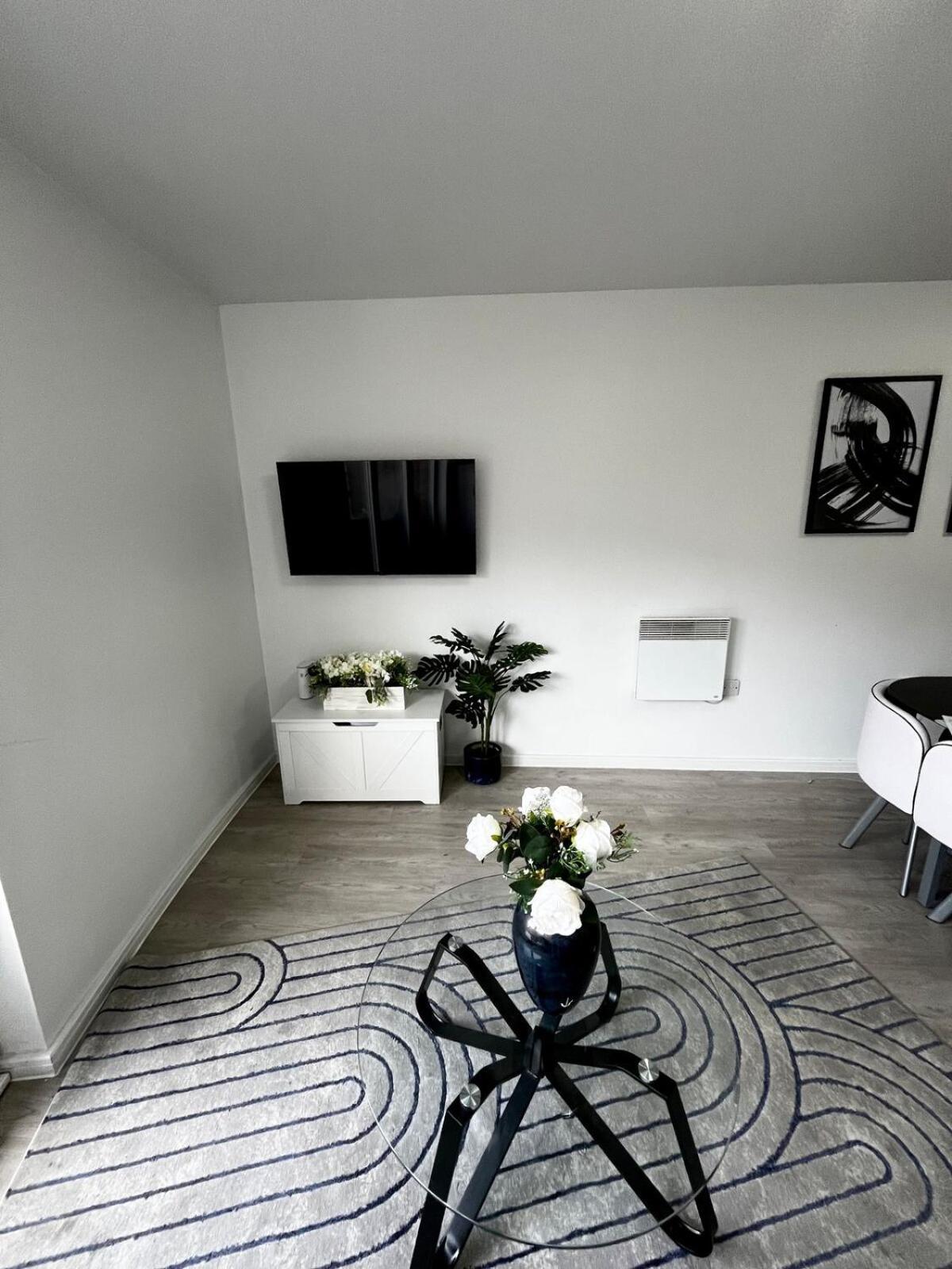 Serene 2-Bed Flat With Canal Views - Coop Live & Ethiad 맨체스터 외부 사진