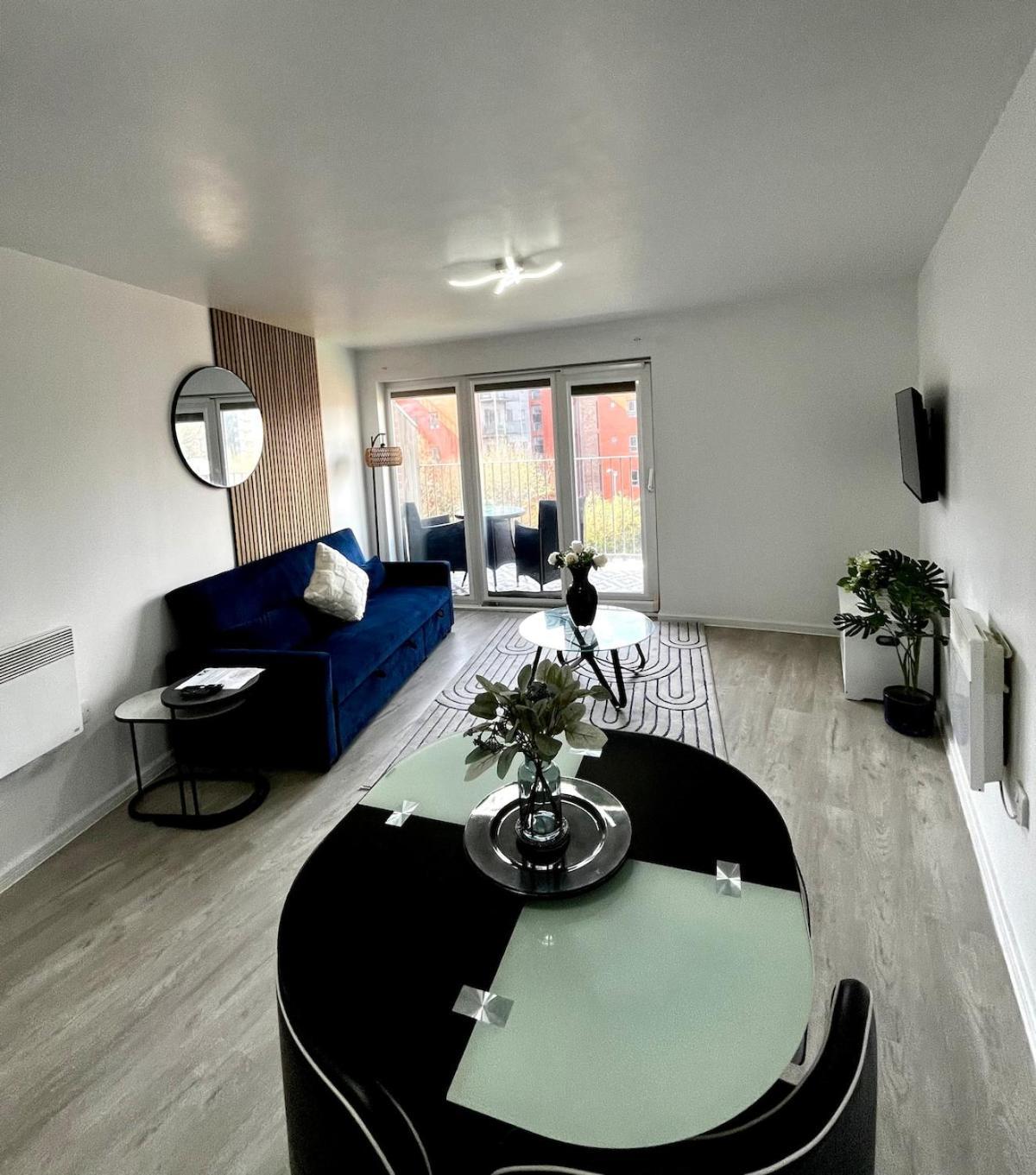 Serene 2-Bed Flat With Canal Views - Coop Live & Ethiad 맨체스터 외부 사진