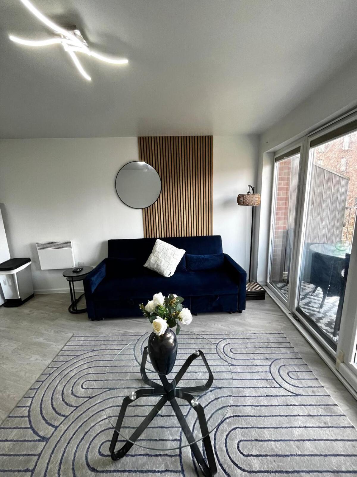 Serene 2-Bed Flat With Canal Views - Coop Live & Ethiad 맨체스터 외부 사진